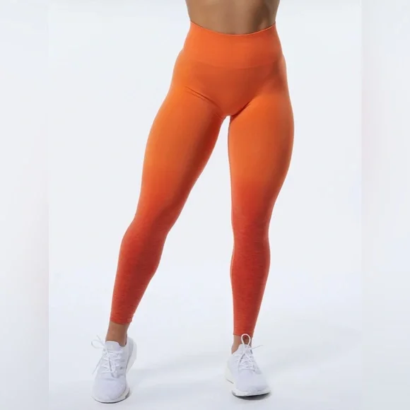 Alphalete Ombre Amplify Legging - Strawberry - Picture 2 of 4